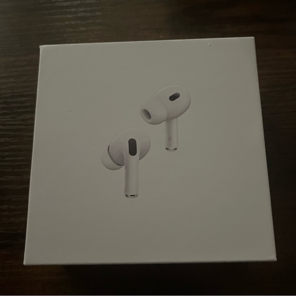 AirPods Pro 2nd generation wireless charging case - Picture 2 of 3